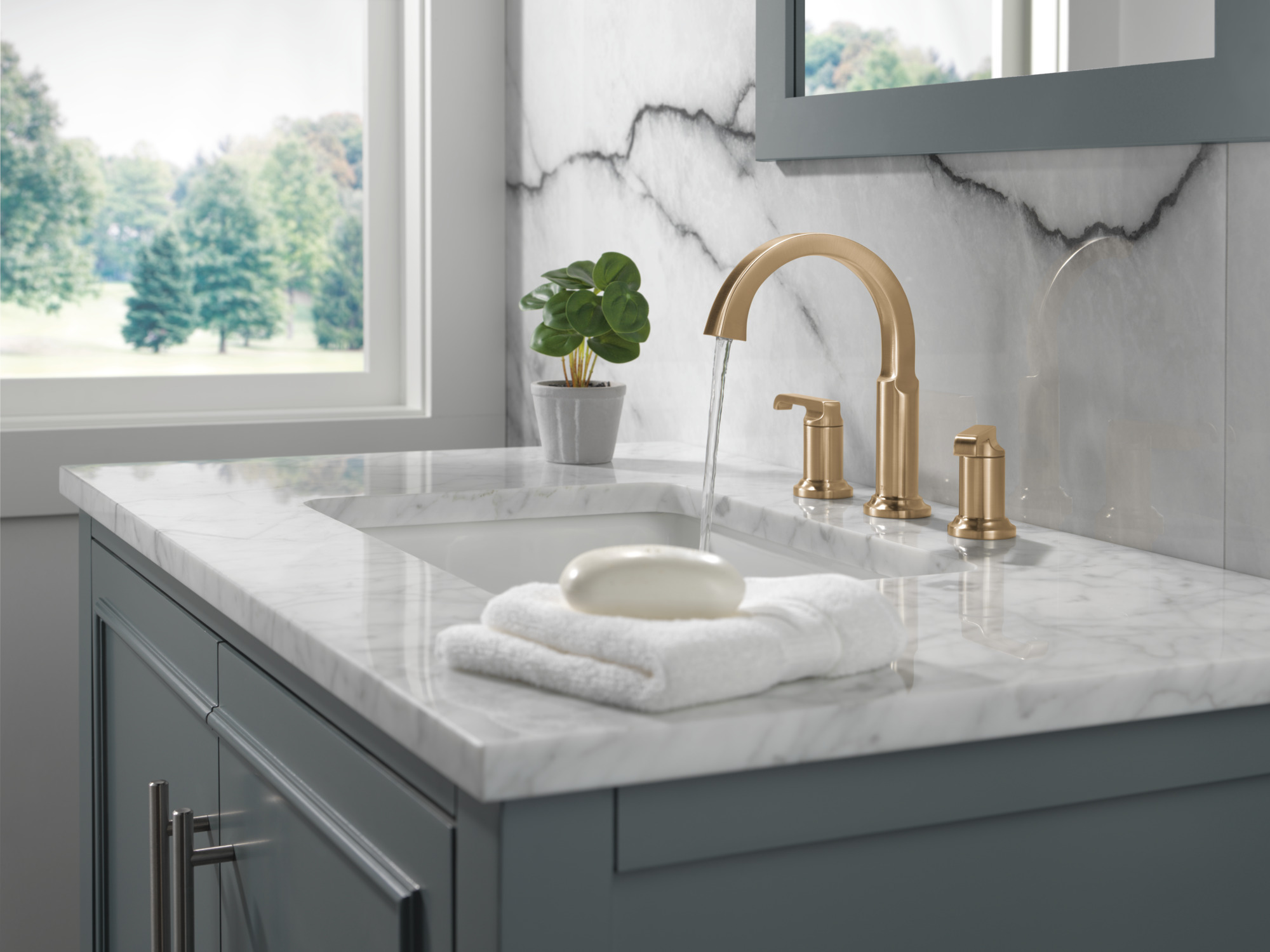 Delta Tetra Two Handle Widespread Bathroom Faucet Delta Tetra™ Two Handle Widespread Bathroom Faucet