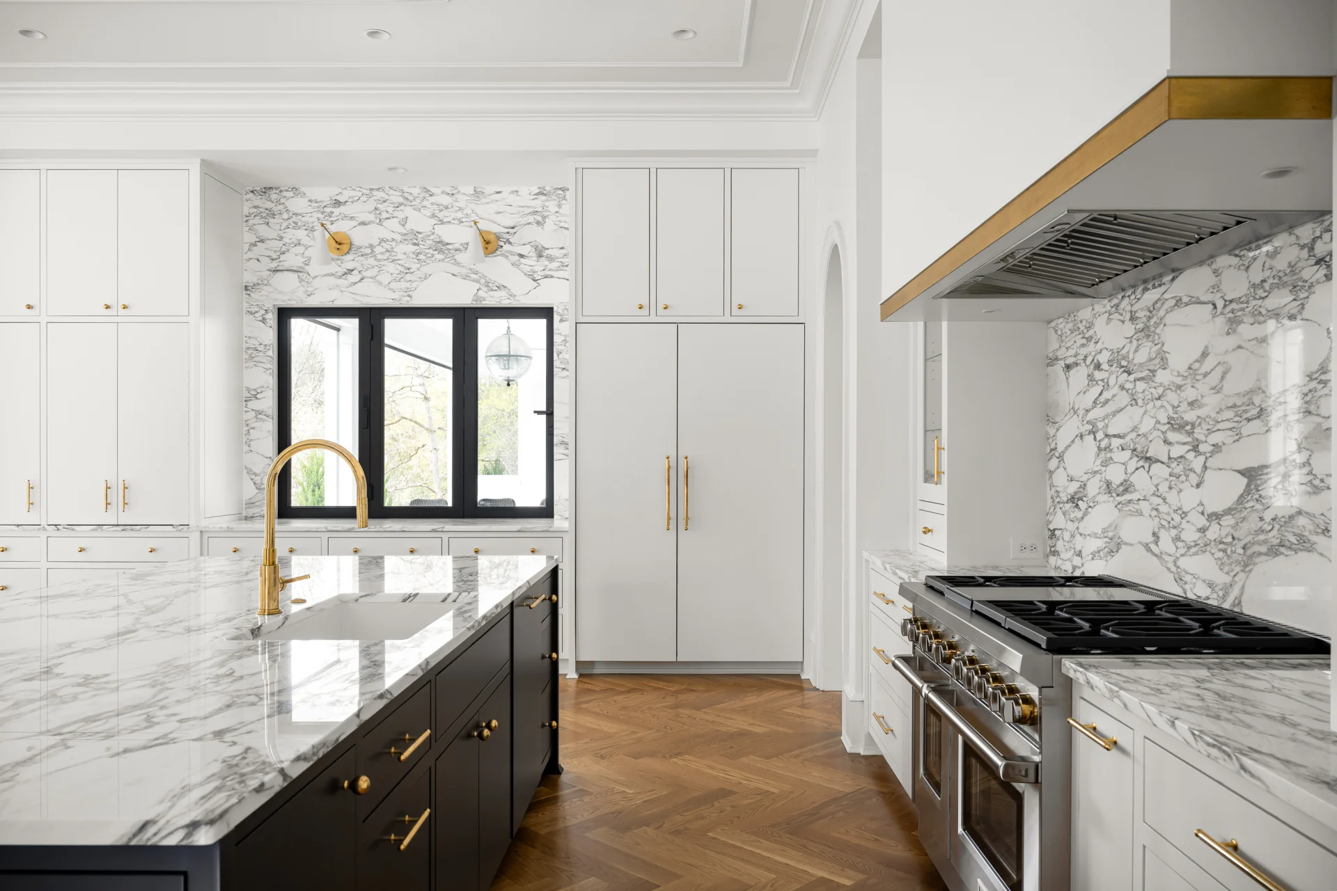 Marble countertops and backsplash Marble countertops and backsplash in a kitchen