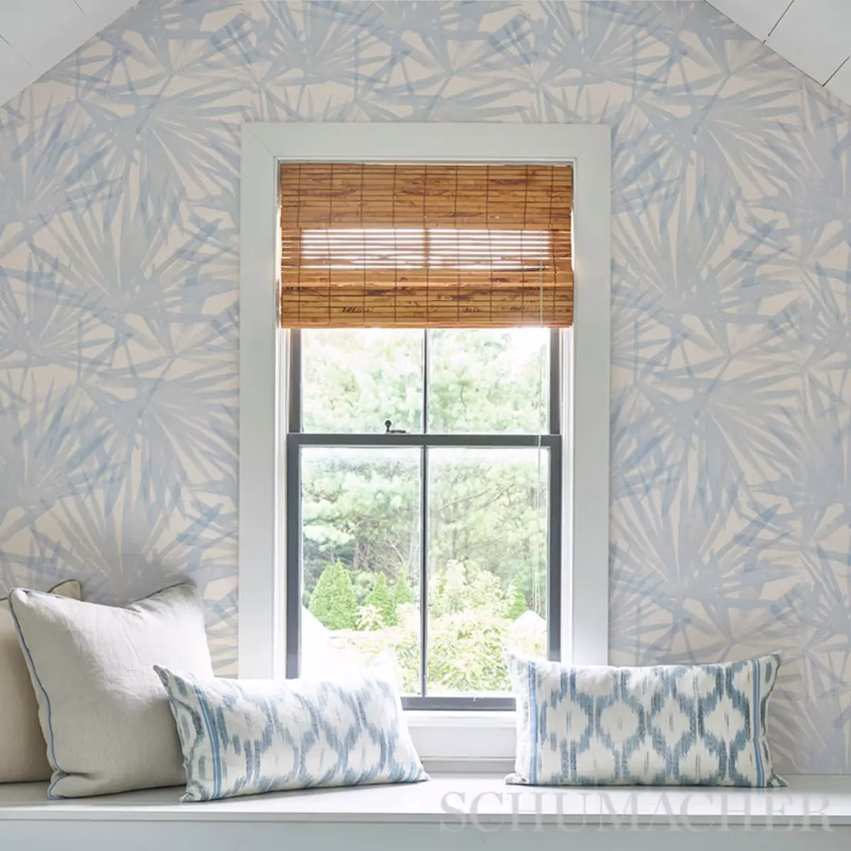 Schumacher wallpaper Sunlit Palm in bedroom