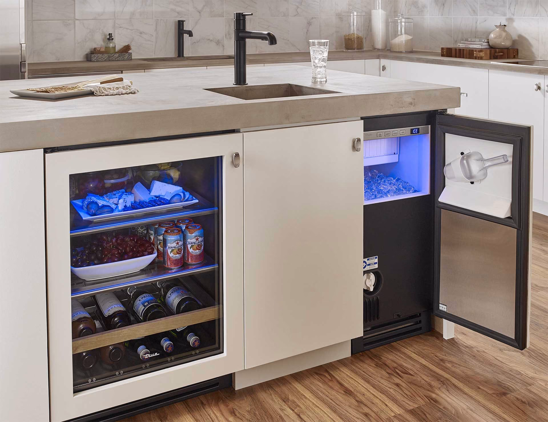 True-Res-Bev-Fridge True Beverage and ice maker